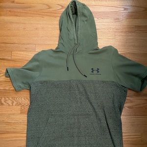 Mens Under armour short sleeve hoodie. Size Large
